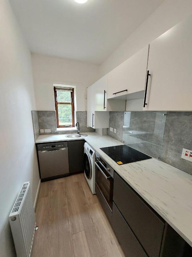 Modern & Bright, G/F, 1Br Apt. Real Hidden Gem Appartement Hamilton Buitenkant foto