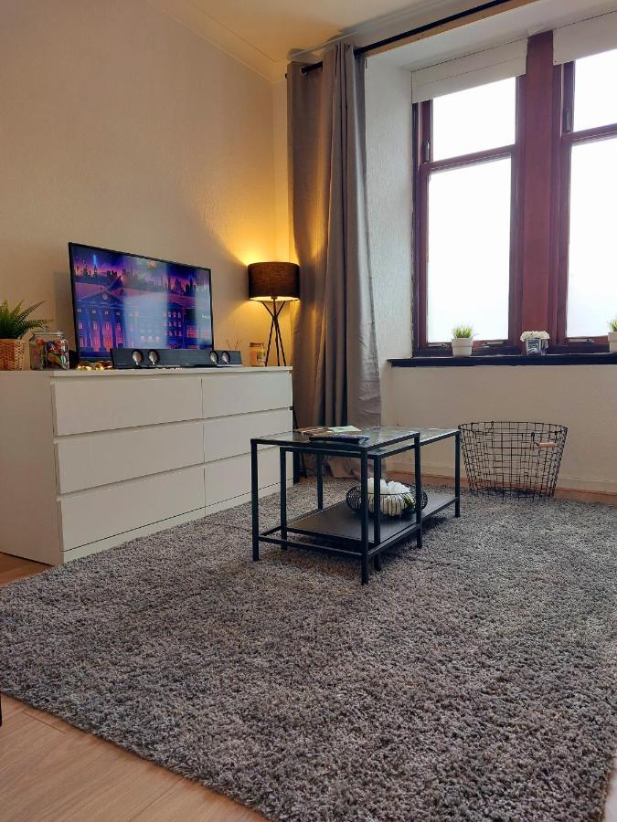 Modern & Bright, G/F, 1Br Apt. Real Hidden Gem Appartement Hamilton Buitenkant foto