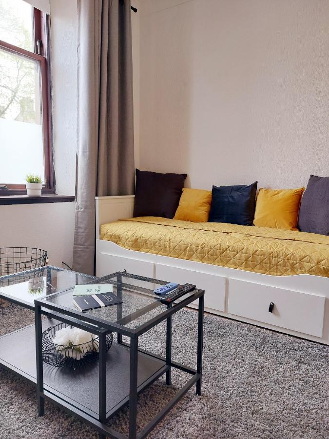 Modern & Bright, G/F, 1Br Apt. Real Hidden Gem Appartement Hamilton Buitenkant foto